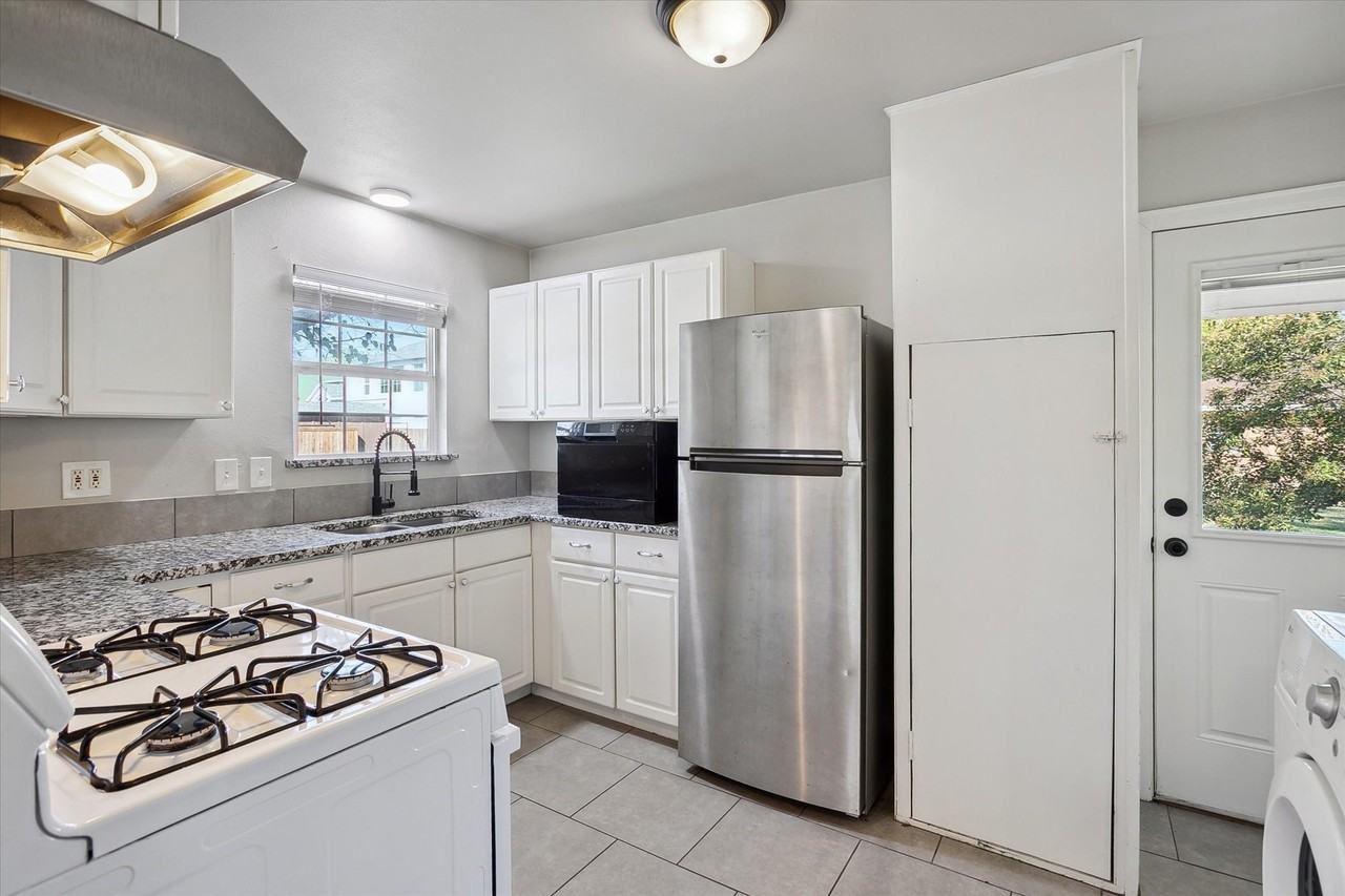 306 N Walnut St - Photo 6 of 14