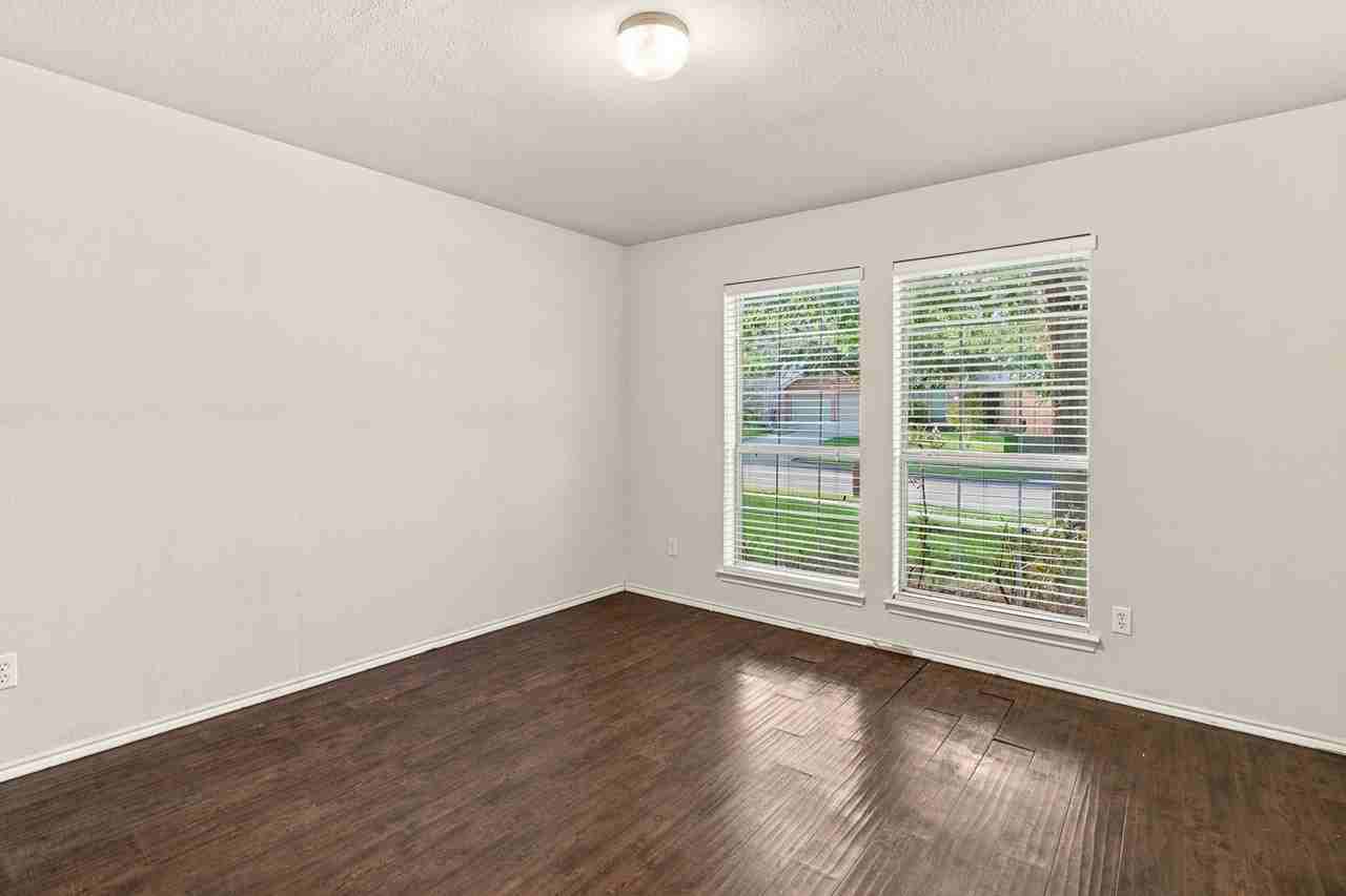 5905 Calloway Dr - Photo 5 of 25