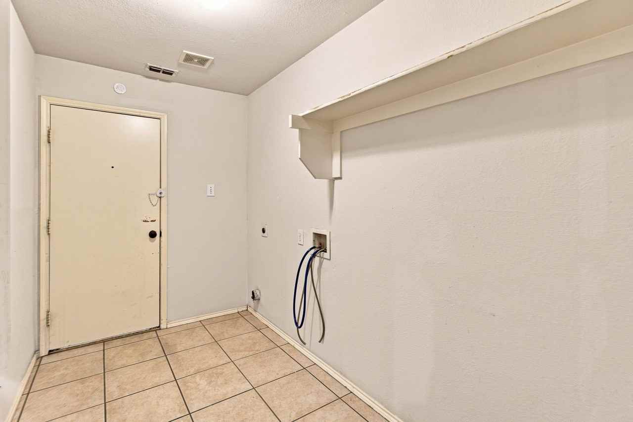 5905 Calloway Dr - Photo 7 of 25