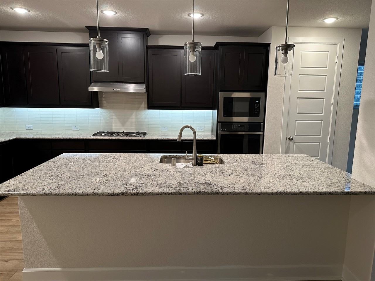205 Texas Red Ln - Photo 3 of 20