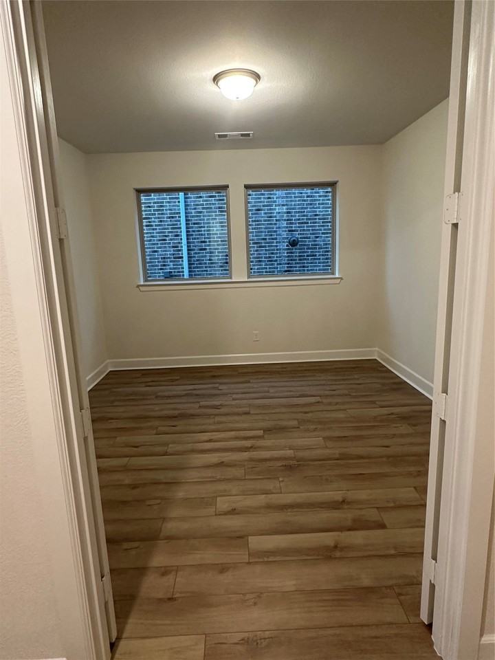 205 Texas Red Ln - Photo 5 of 20