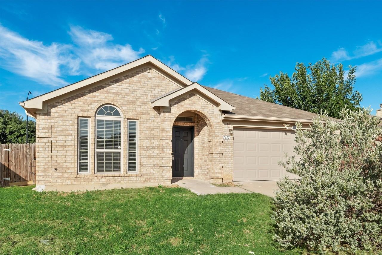 7437 Diamond Springs Trl - Photo 2 of 18
