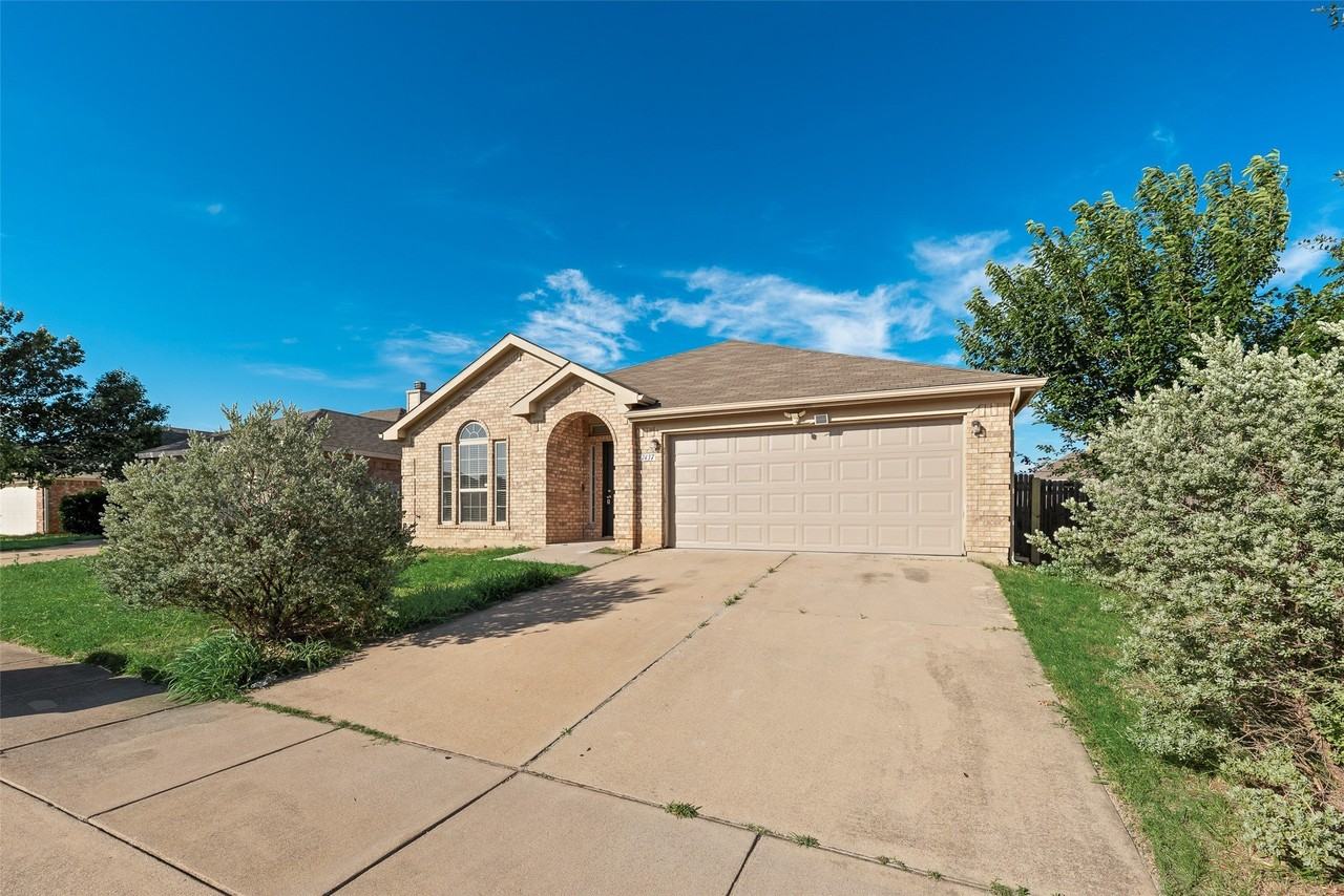 7437 Diamond Springs Trl - Photo 3 of 18