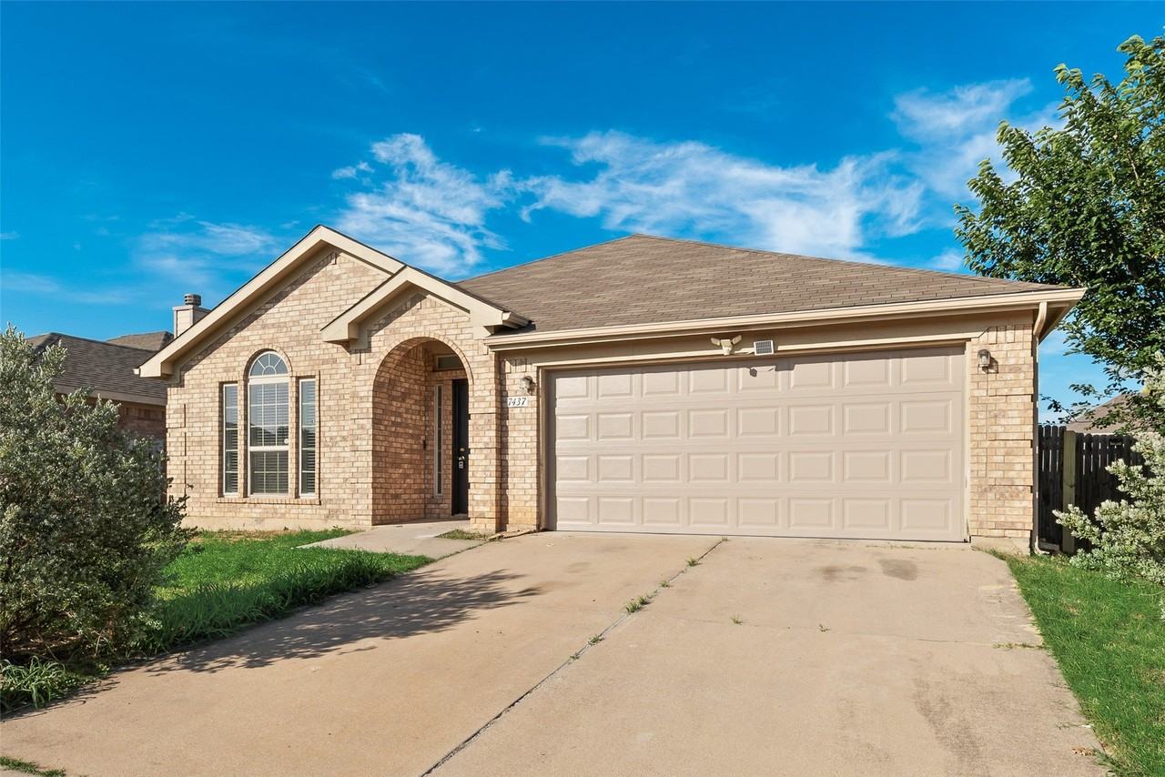 7437 Diamond Springs Trl - Photo 4 of 18