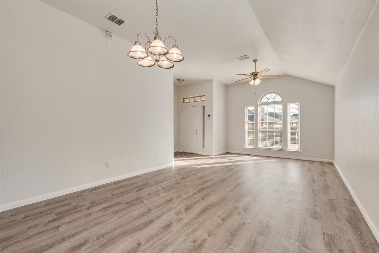 7437 Diamond Springs Trl - Photo 6 of 18