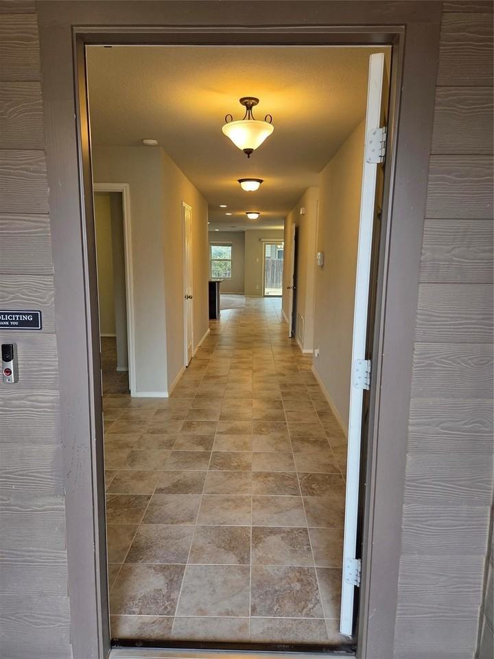7504 Boat Wind Rd - Photo 2 of 17