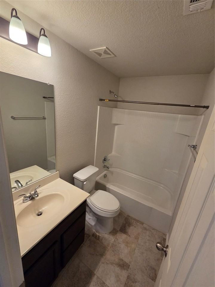 7504 Boat Wind Rd - Photo 5 of 17