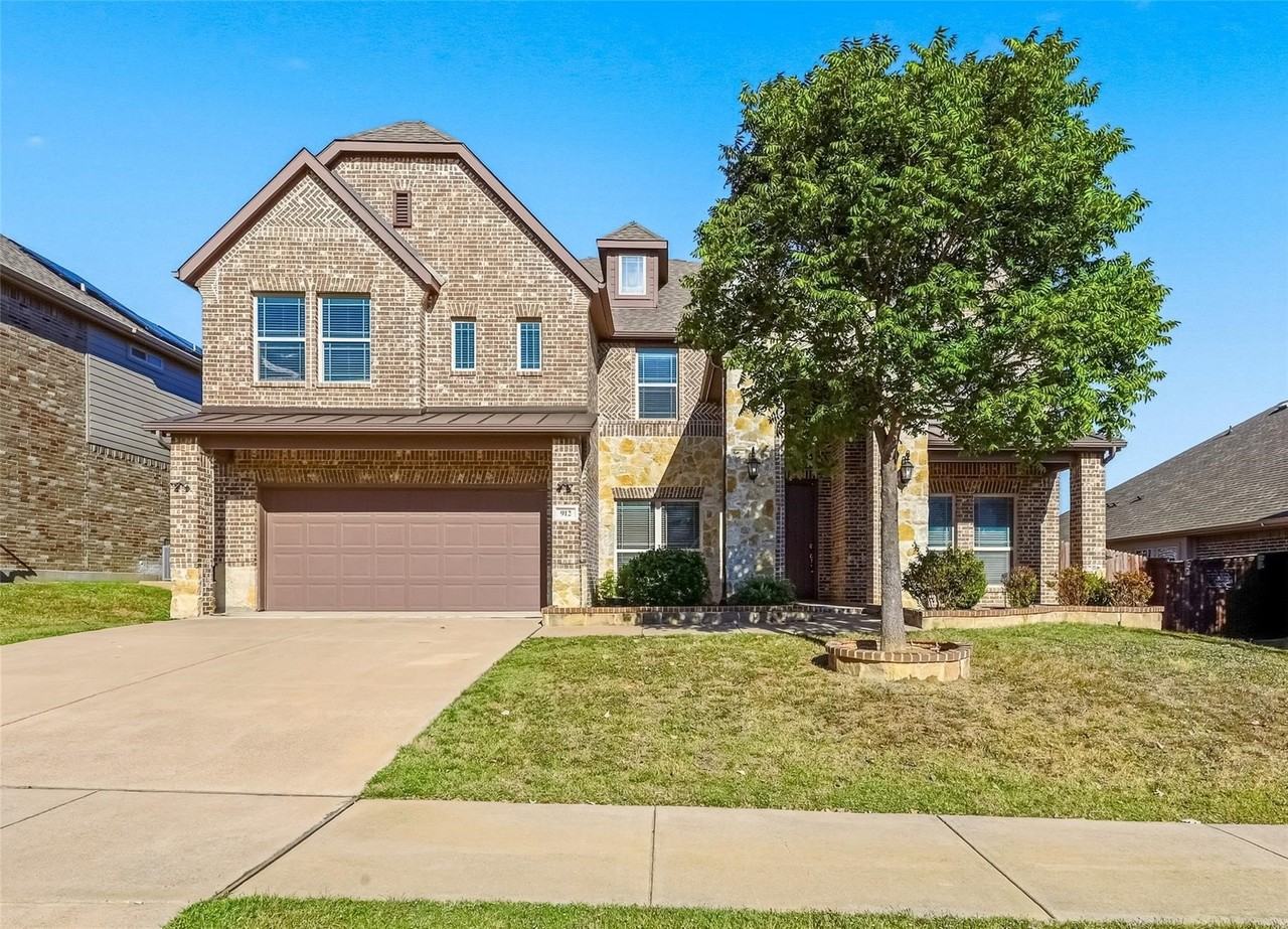 912 Foxtail Dr