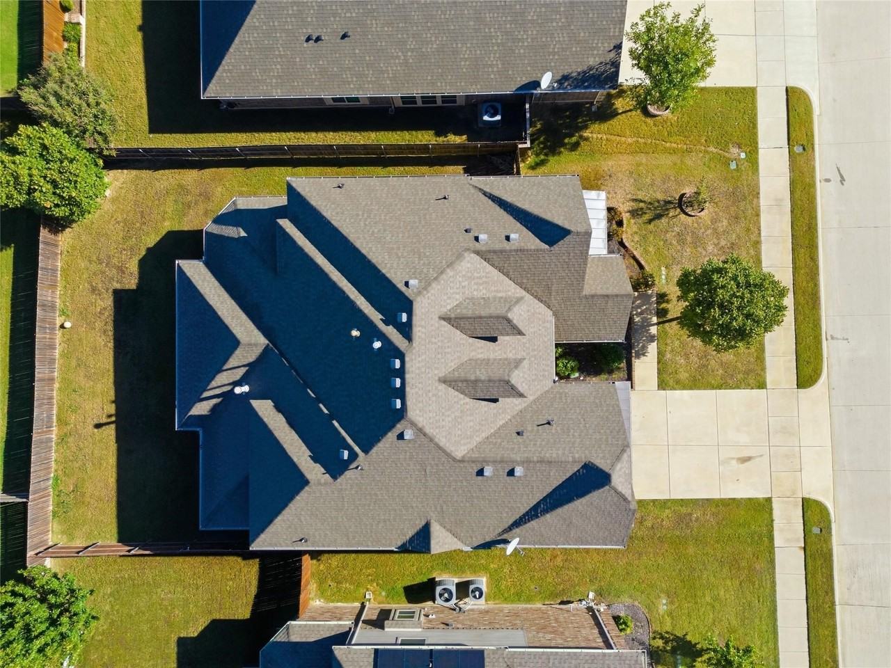 912 Foxtail Dr - Photo 3 of 4