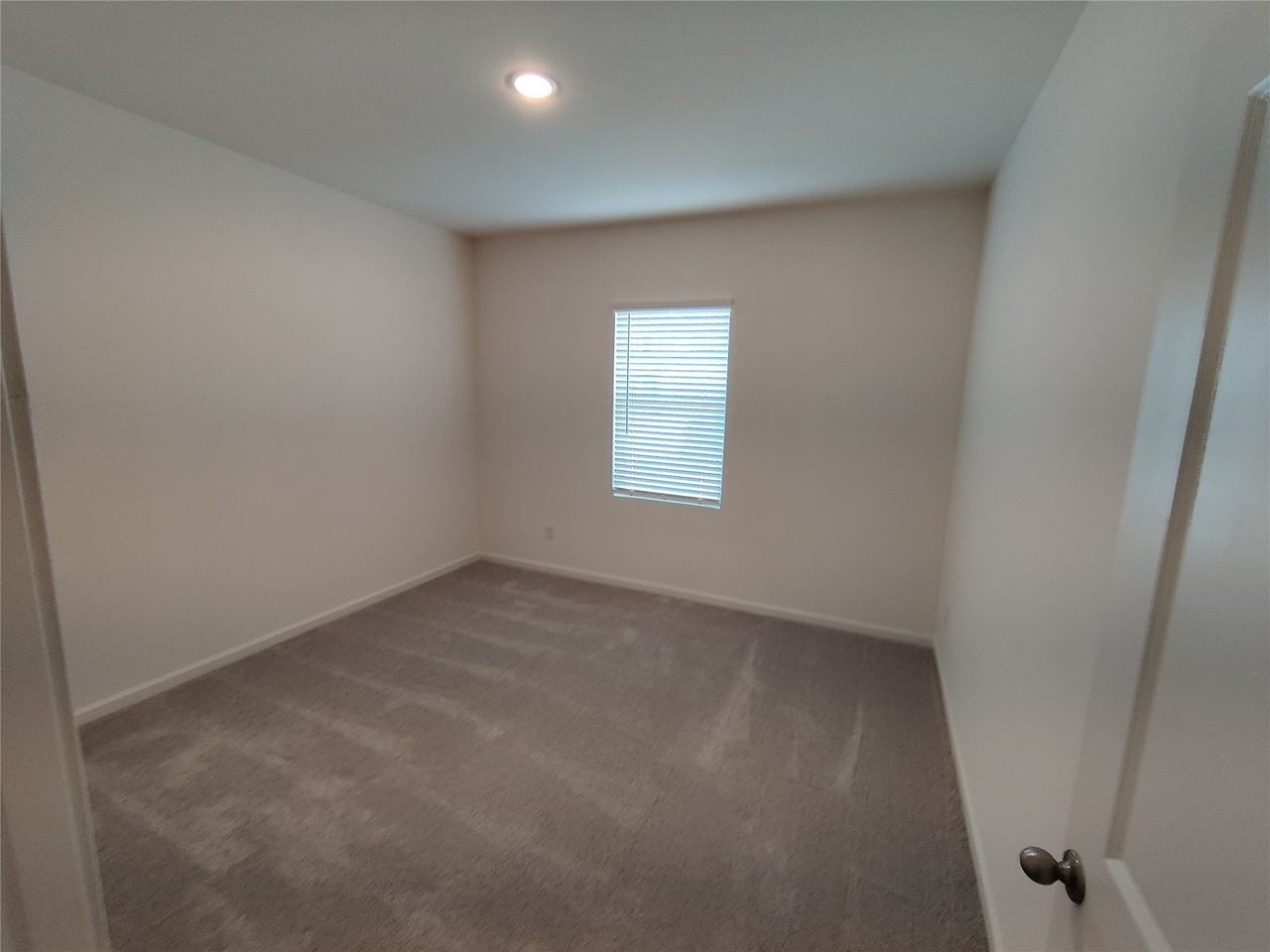 10356 Holycross Ln - Photo 5 of 32