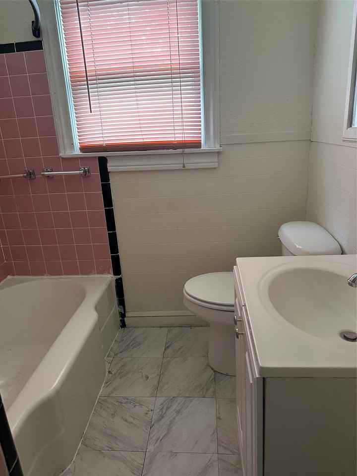 1130 Lewis St - Photo 2 of 9