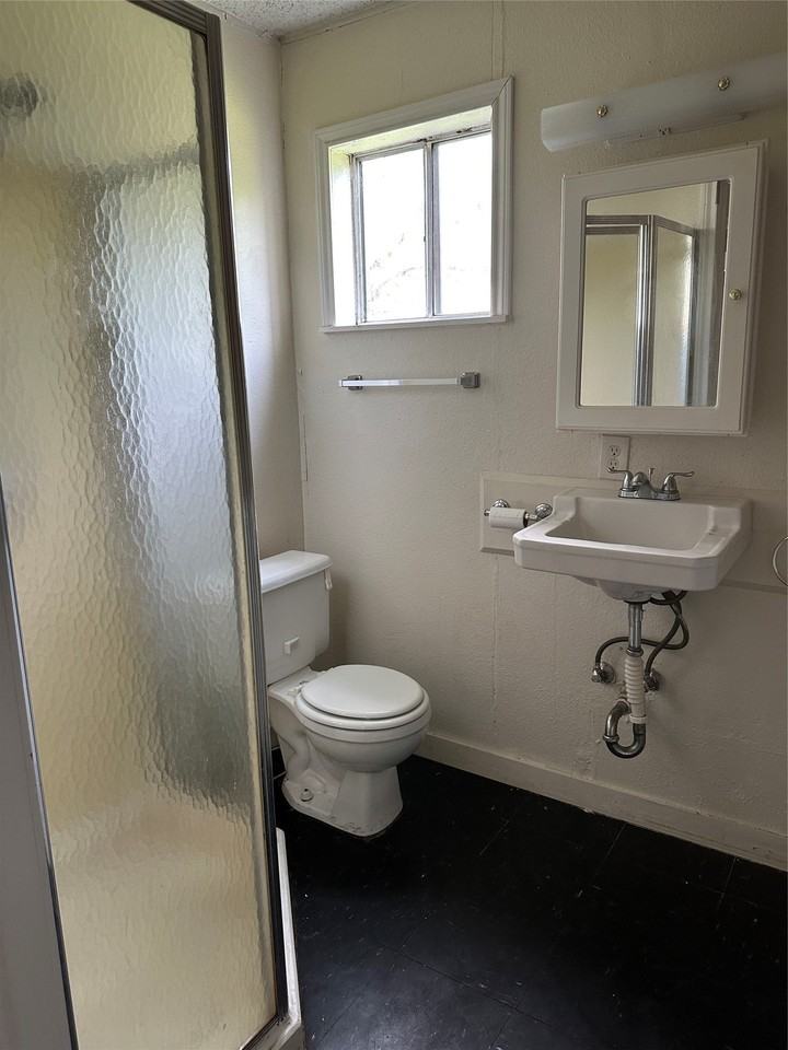 1130 Lewis St - Photo 4 of 9
