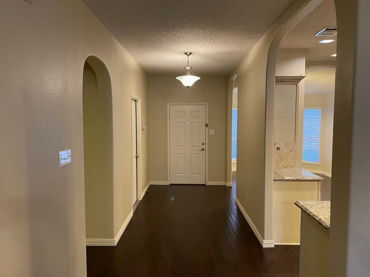 9909 Carter Dr - Photo 5 of 38