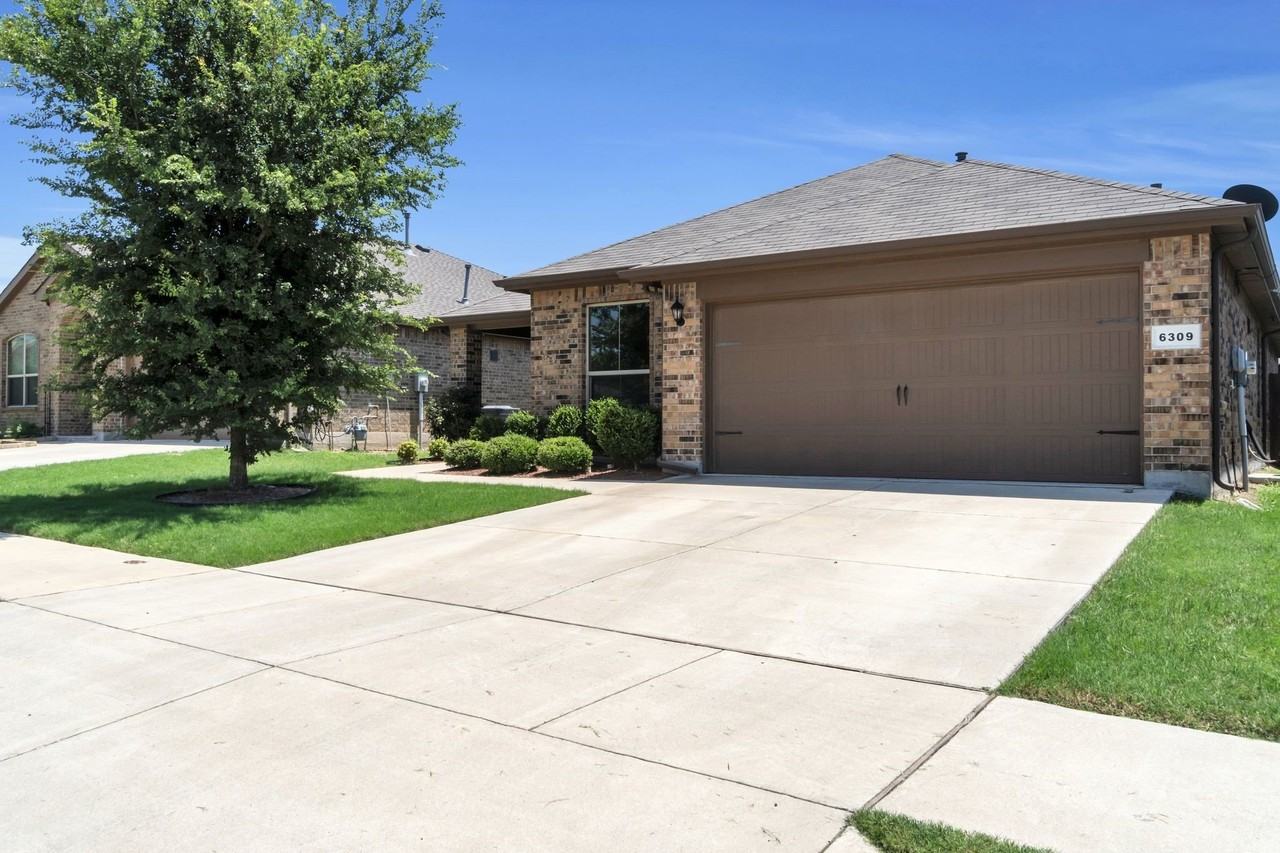 6309 Seagull Ln - Photo 2 of 30