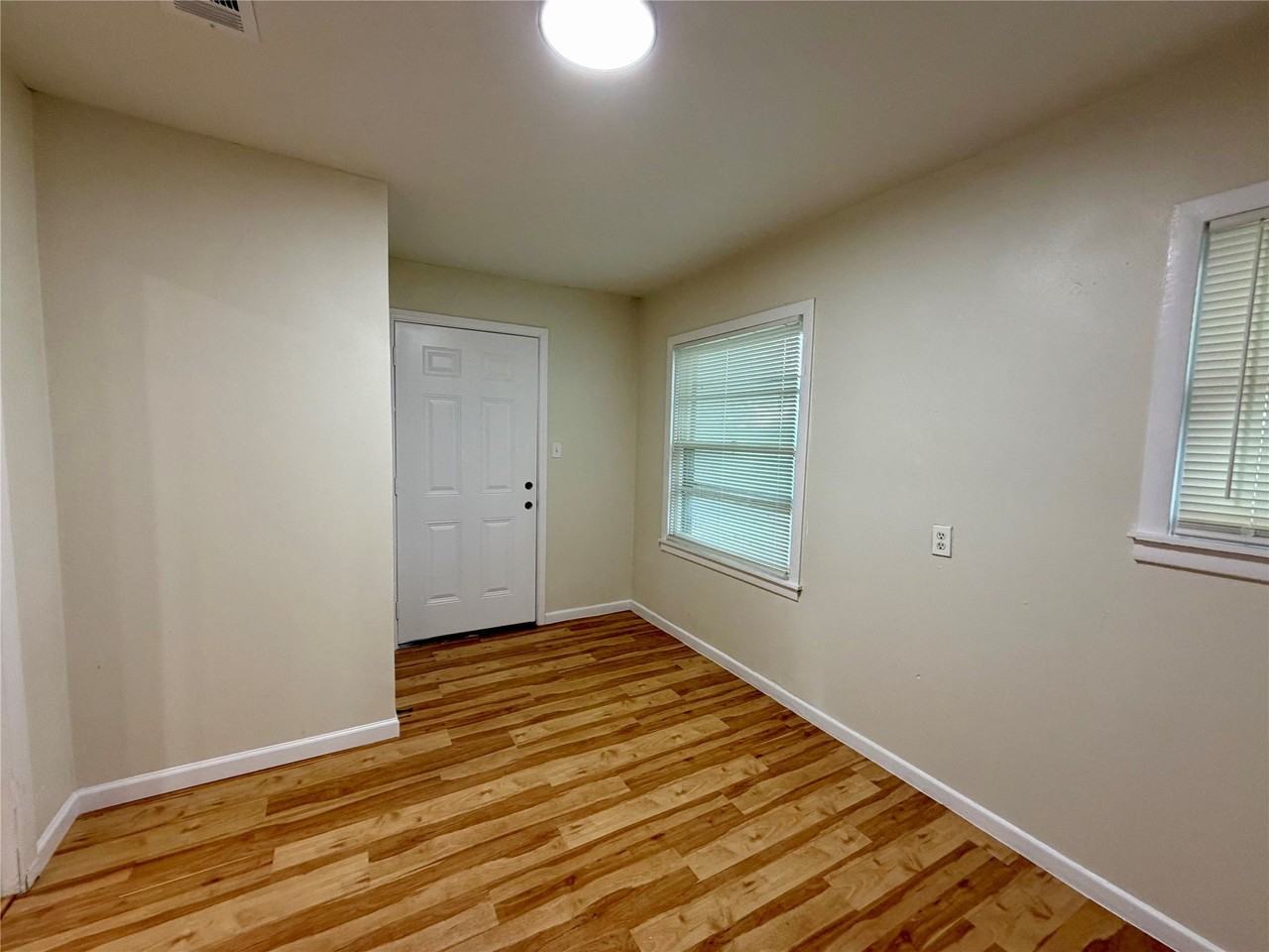 5836 Pollard Dr - Photo 3 of 14