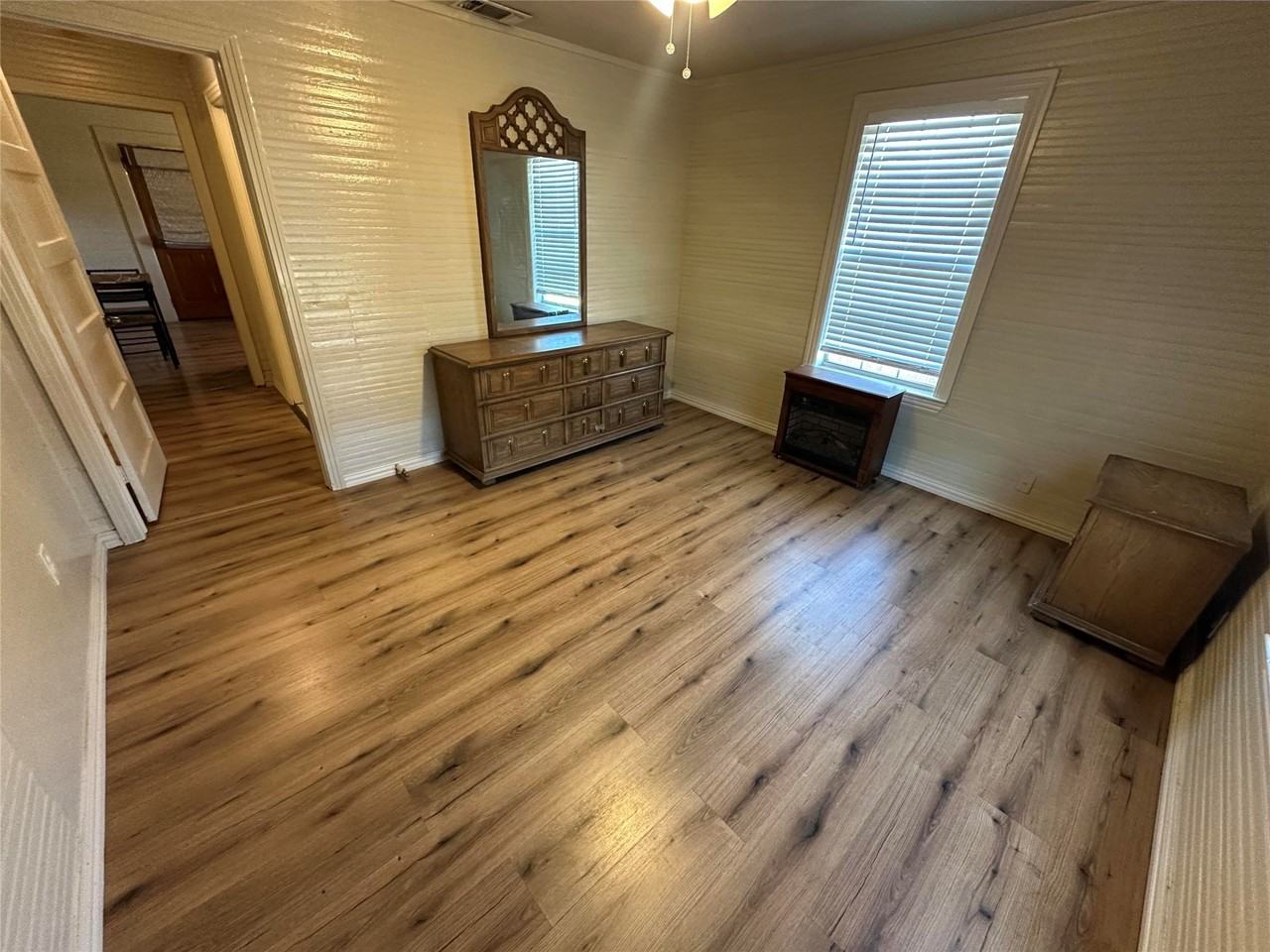 900 W Avenue F - Photo 4 of 13