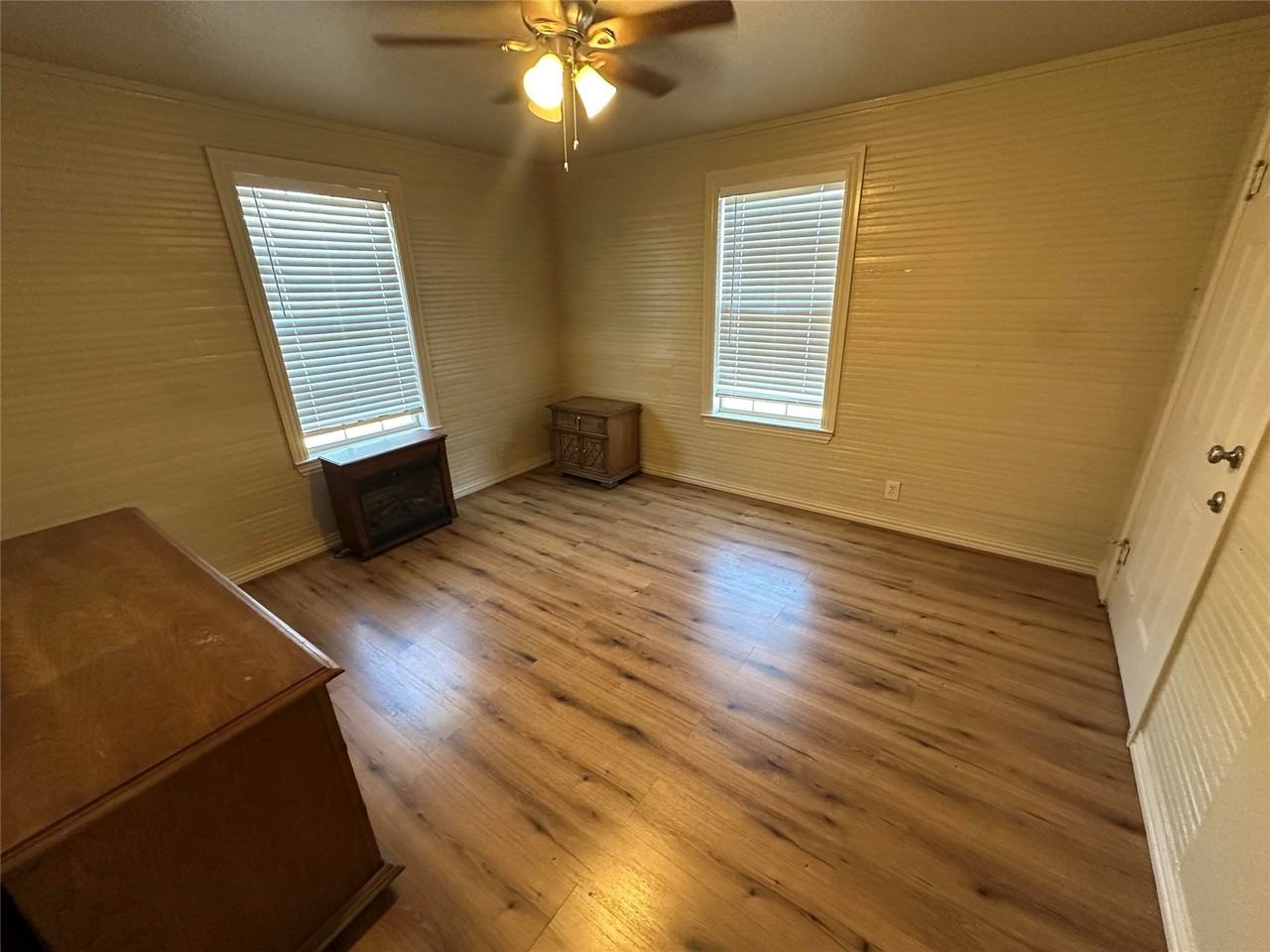 900 W Avenue F - Photo 5 of 13