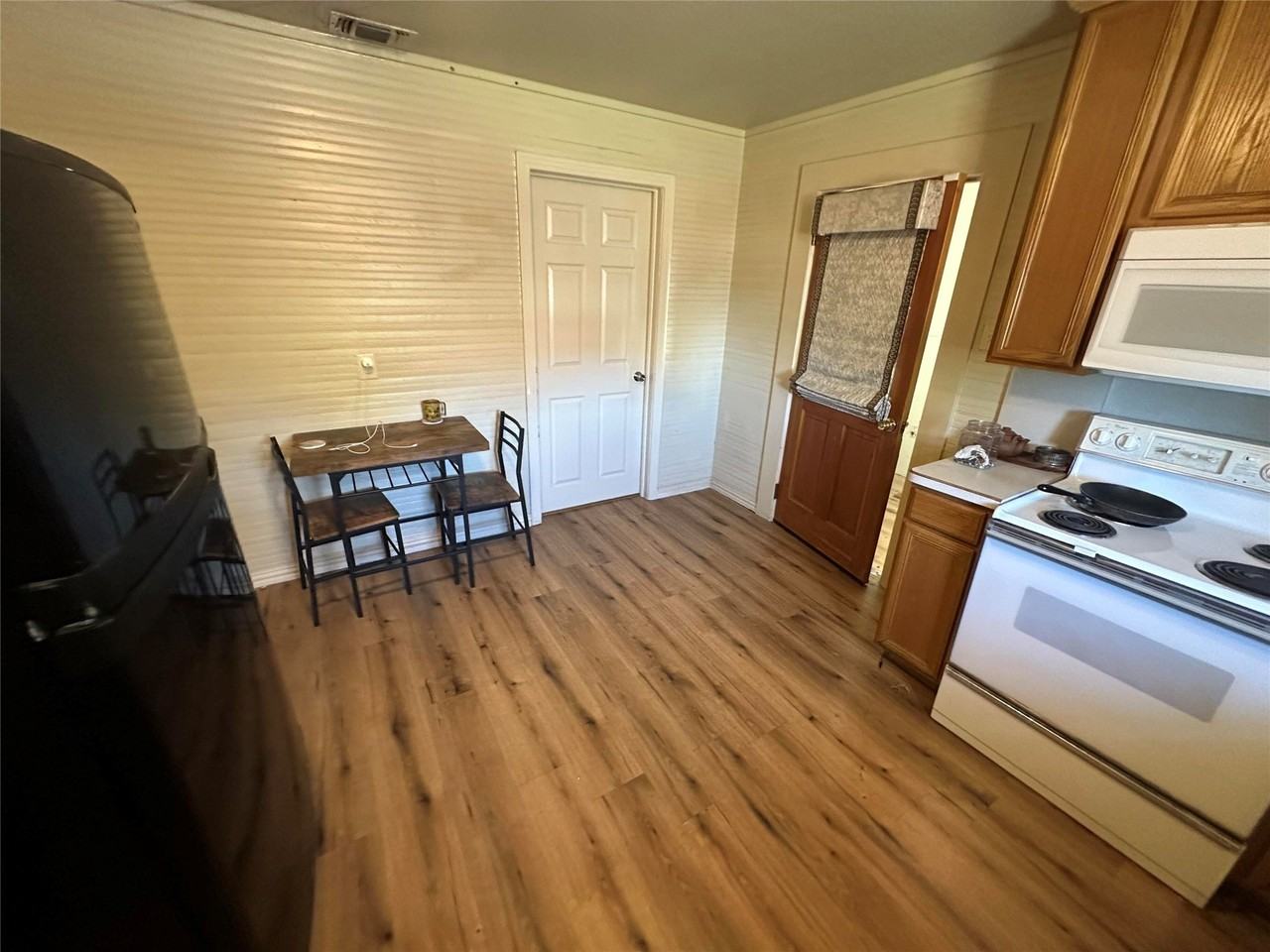 900 W Avenue F - Photo 7 of 13