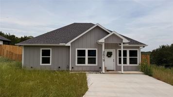 featured image of 2619 Creekview Dr