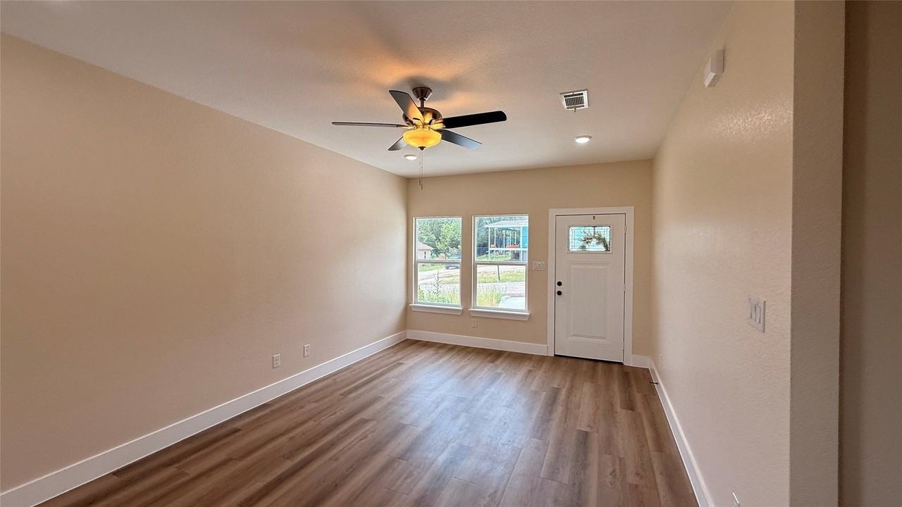 2619 Creekview Dr - Photo 5 of 10