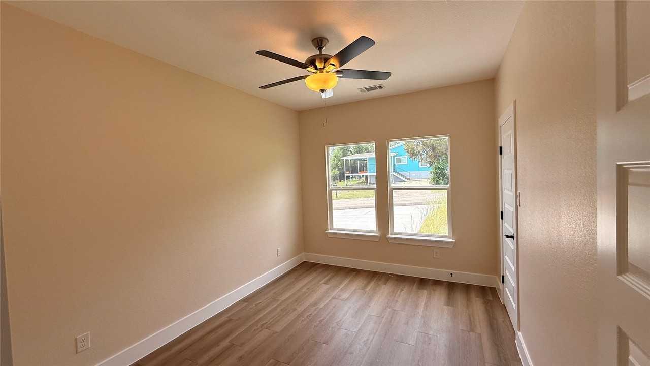 2619 Creekview Dr - Photo 6 of 10