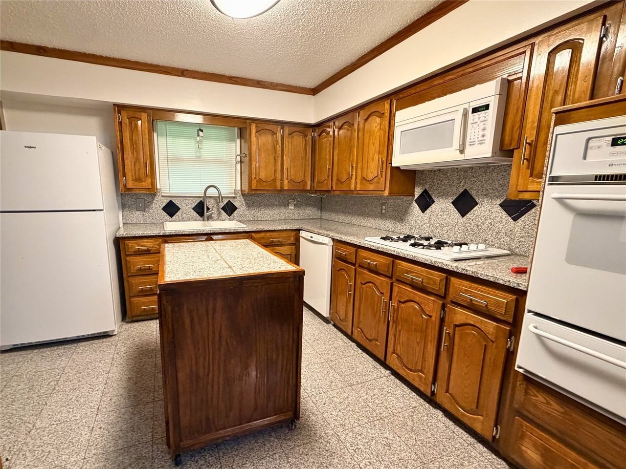 1226 Linkwood Ln - Photo 3 of 13