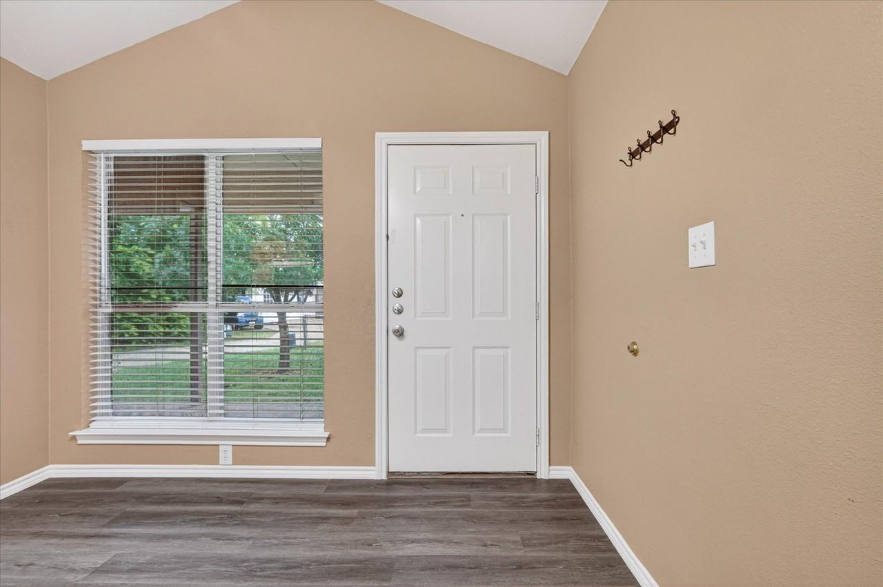 3132 Cedar Hill St - Photo 4 of 24