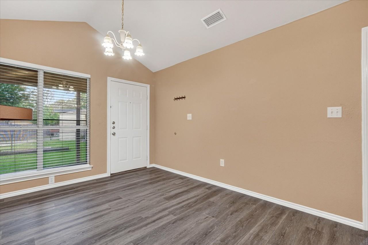3132 Cedar Hill St - Photo 6 of 24