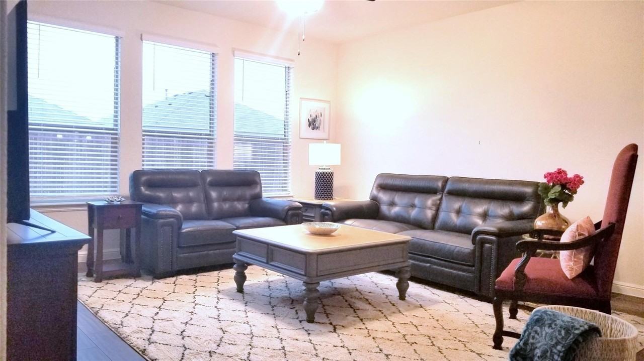 1105 Twin Brooks Ln - Photo 2 of 37