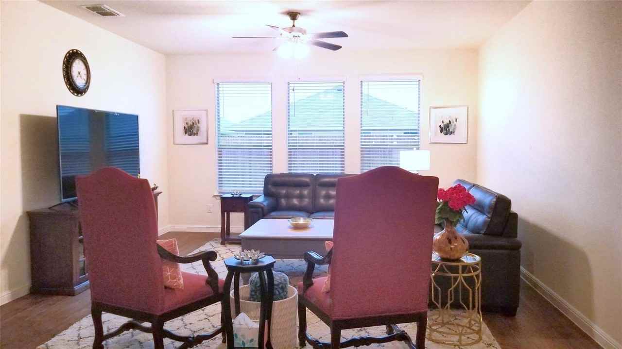 1105 Twin Brooks Ln - Photo 3 of 37