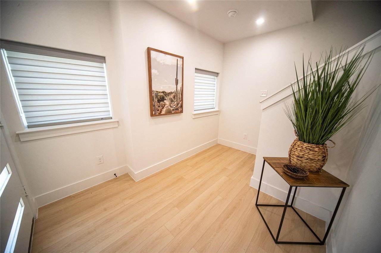 236 Urbane Crest Dr - Photo 4 of 19