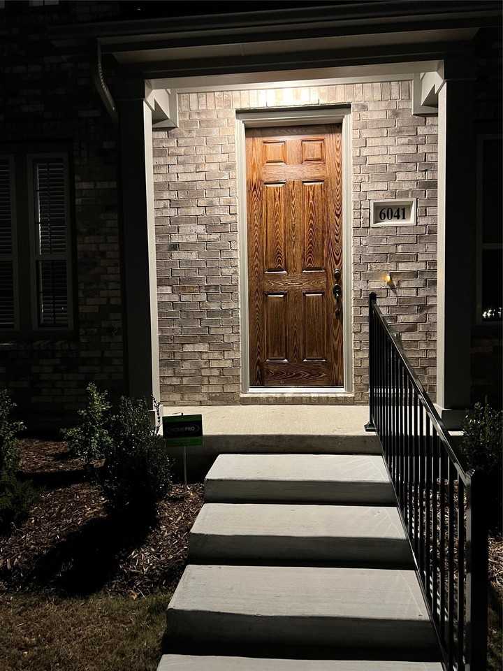 6041 Roper Rd - Photo 2 of 24