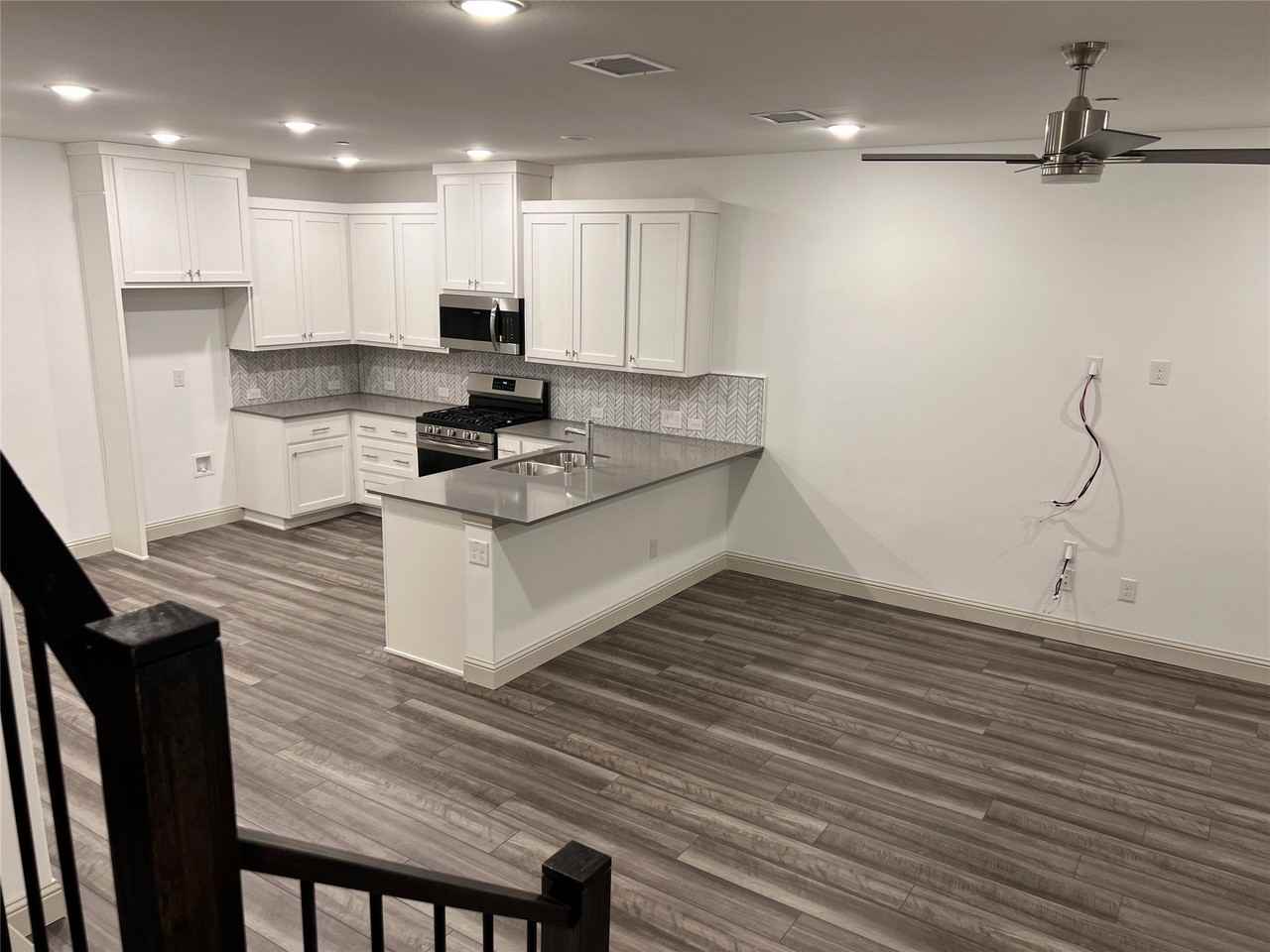 6041 Roper Rd - Photo 3 of 24