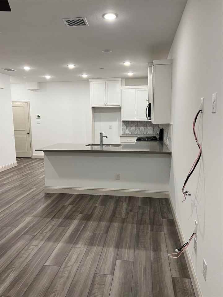 6041 Roper Rd - Photo 6 of 24