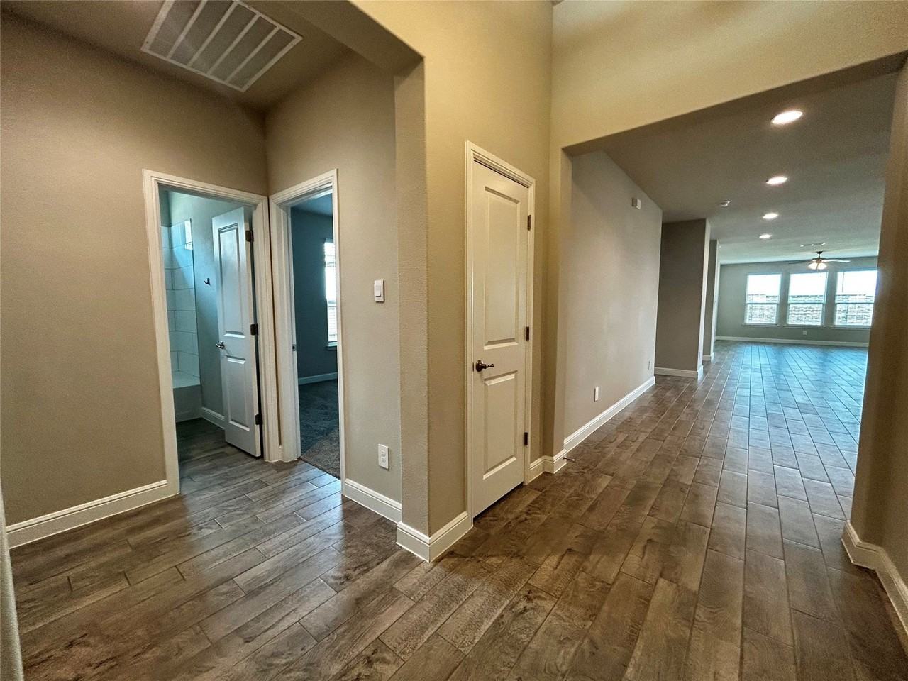16028 Bronte Ln - Photo 2 of 31
