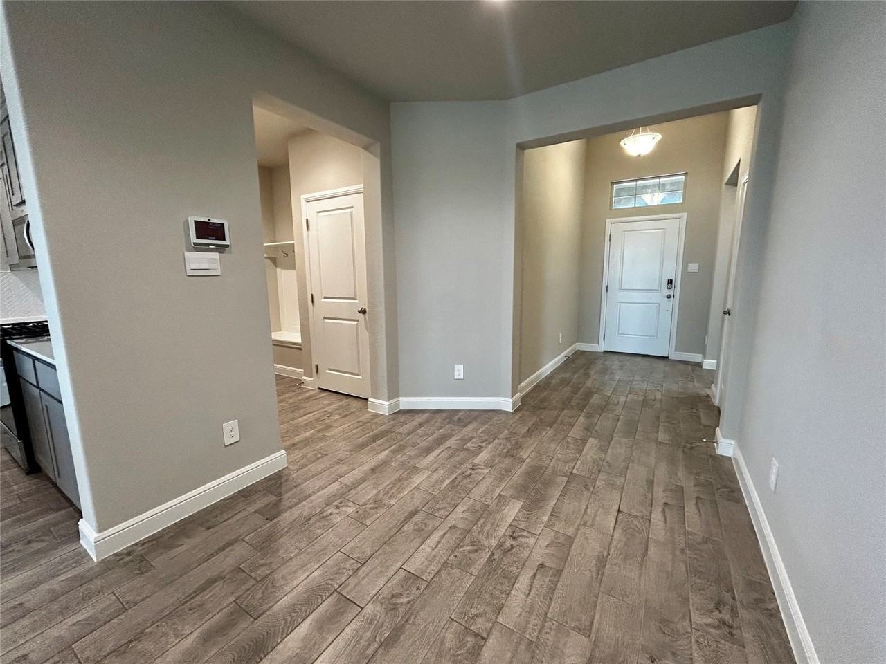 16028 Bronte Ln - Photo 3 of 31