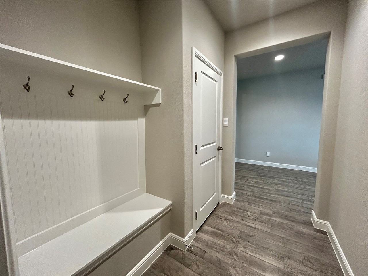 16028 Bronte Ln - Photo 4 of 31