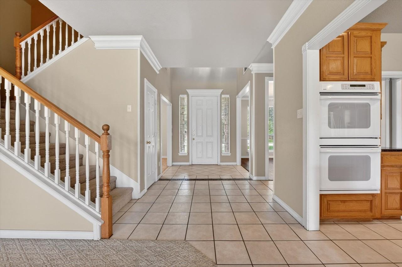 914 Dove Creek Trl - Photo 2 of 27