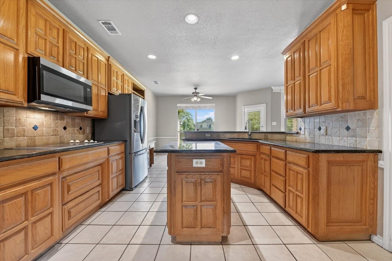 914 Dove Creek Trl - Photo 4 of 27