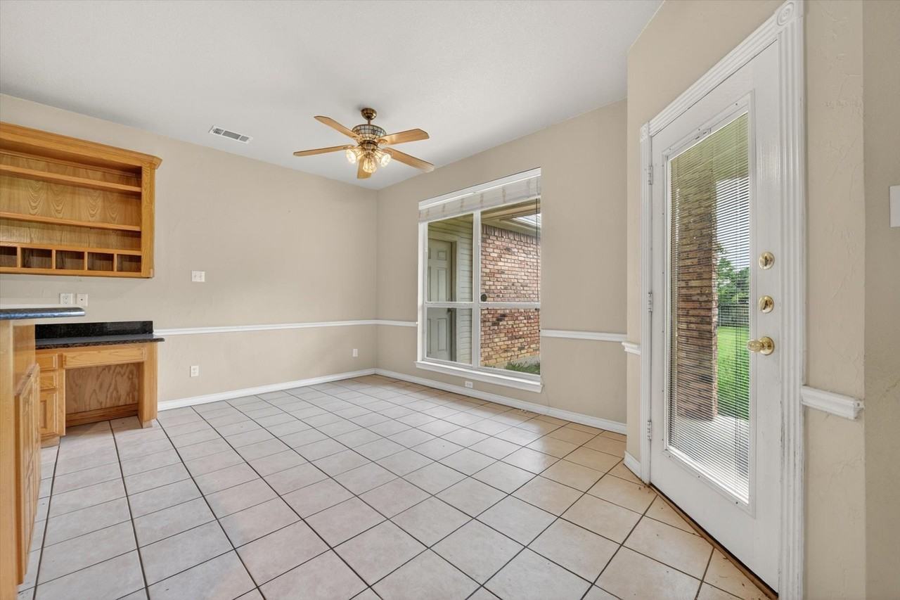 914 Dove Creek Trl - Photo 6 of 27