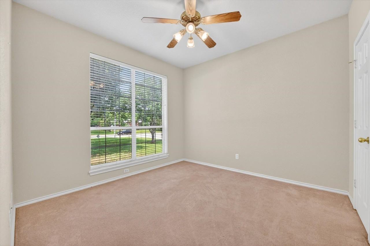 914 Dove Creek Trl - Photo 7 of 27