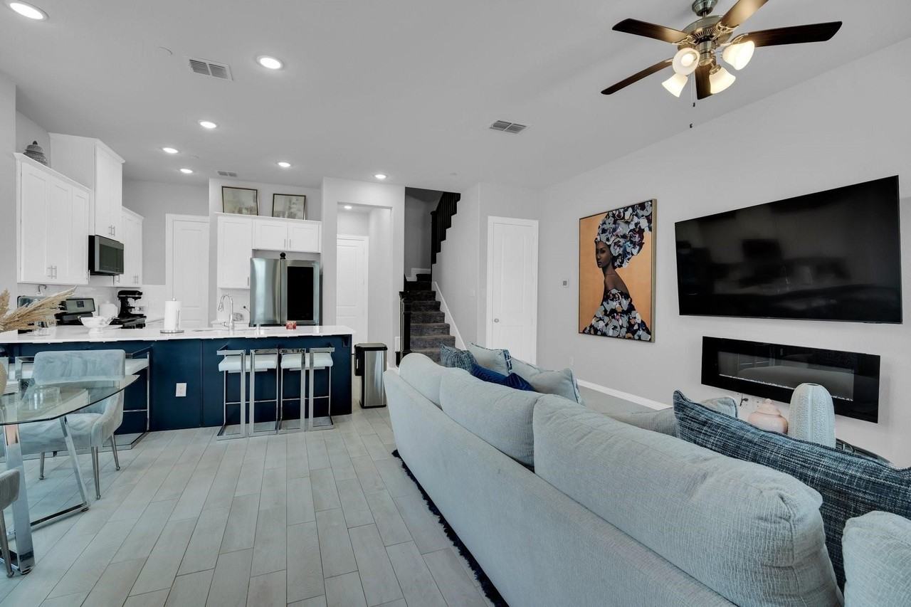 1498 Weston Rd - Photo 4 of 24