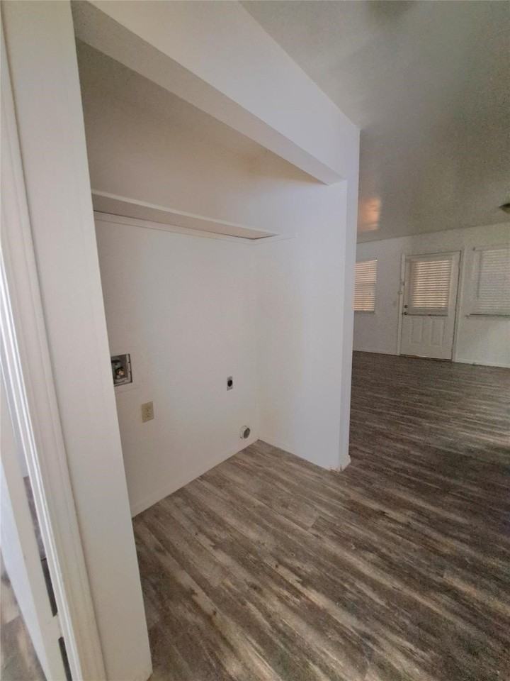 1304 Halsell St #111 - Photo 6 of 8