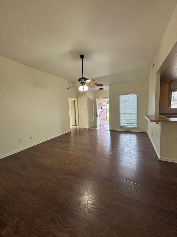 2615 Ennis Ave - Photo 3 of 6