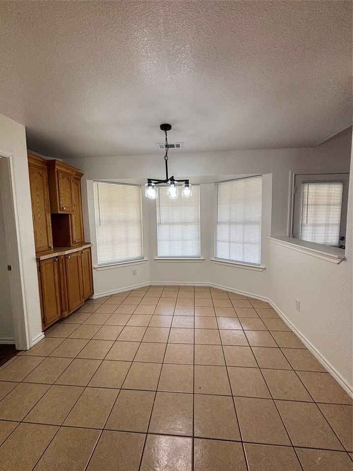 2615 Ennis Ave - Photo 5 of 6