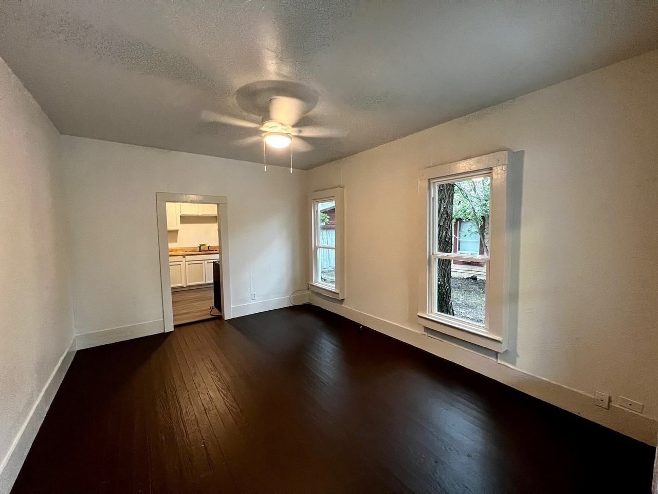 1020 N Clinton St - Photo 2 of 13