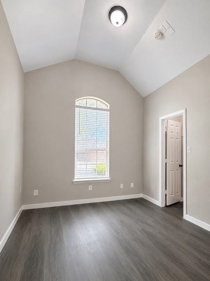 1501 Toucan Dr - Photo 5 of 29