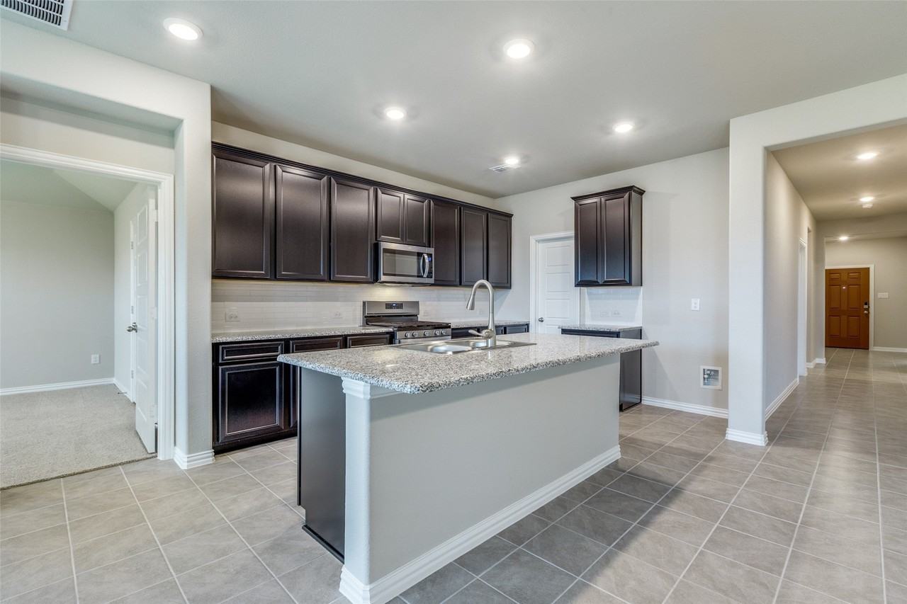 3904 Jasper Ln - Photo 6 of 25