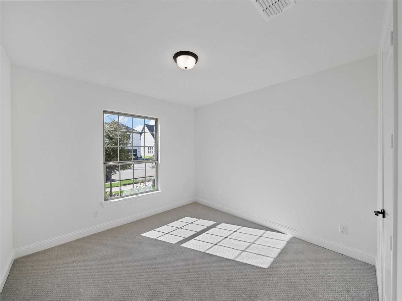 4280 Mill Pond Dr - Photo 6 of 37
