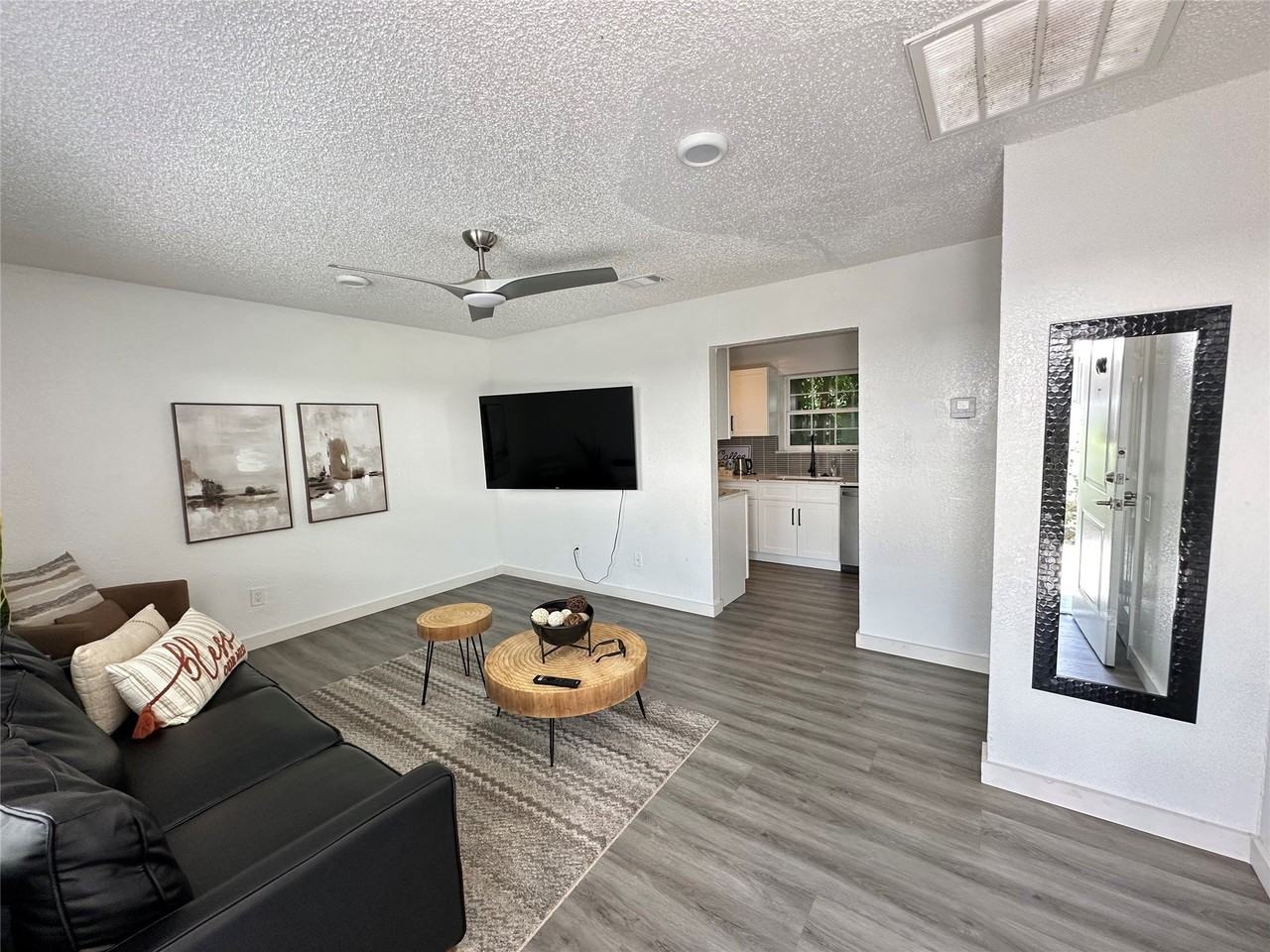 809 W Broadus Ave